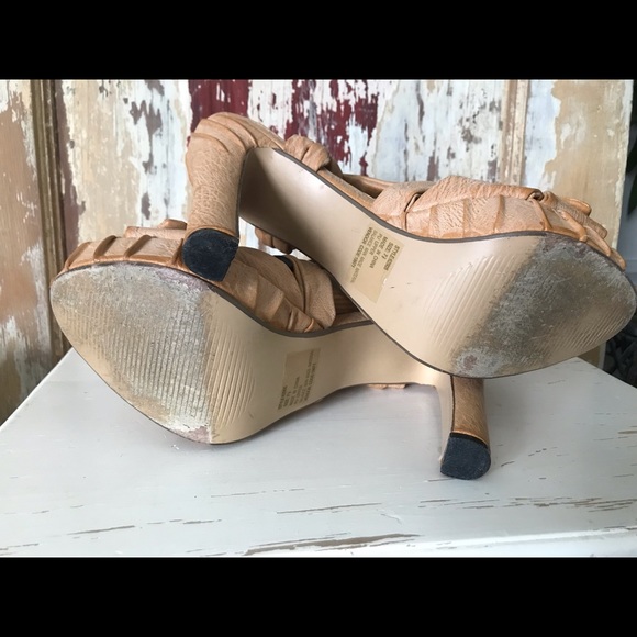 Speigle Women’s Tan Platform heels, size 7.5 - Picture 6 of 6